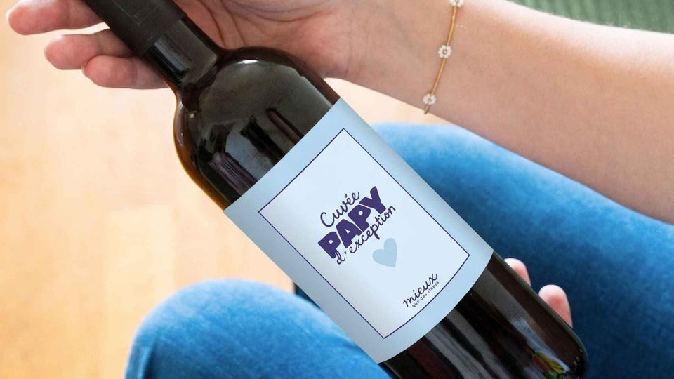 Bouteille de vin rouge avec étiquette Papy d'exception