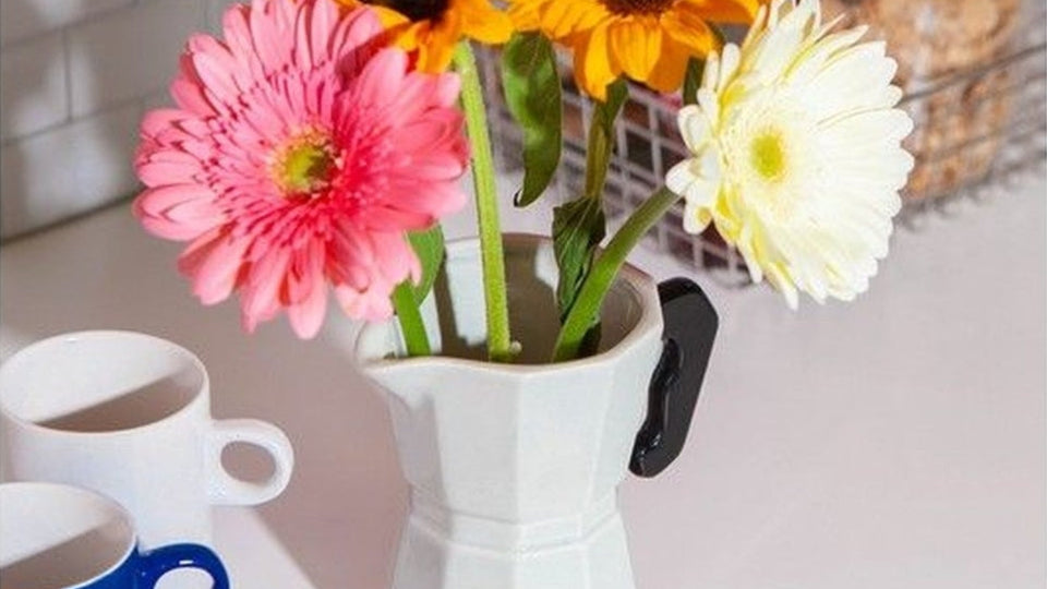 Vase Cafetière en forme de cafetière moka, vue de côté