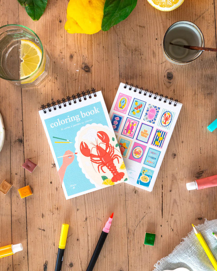 Carnet de coloriage Felicità avec motifs fleuris en gros plan