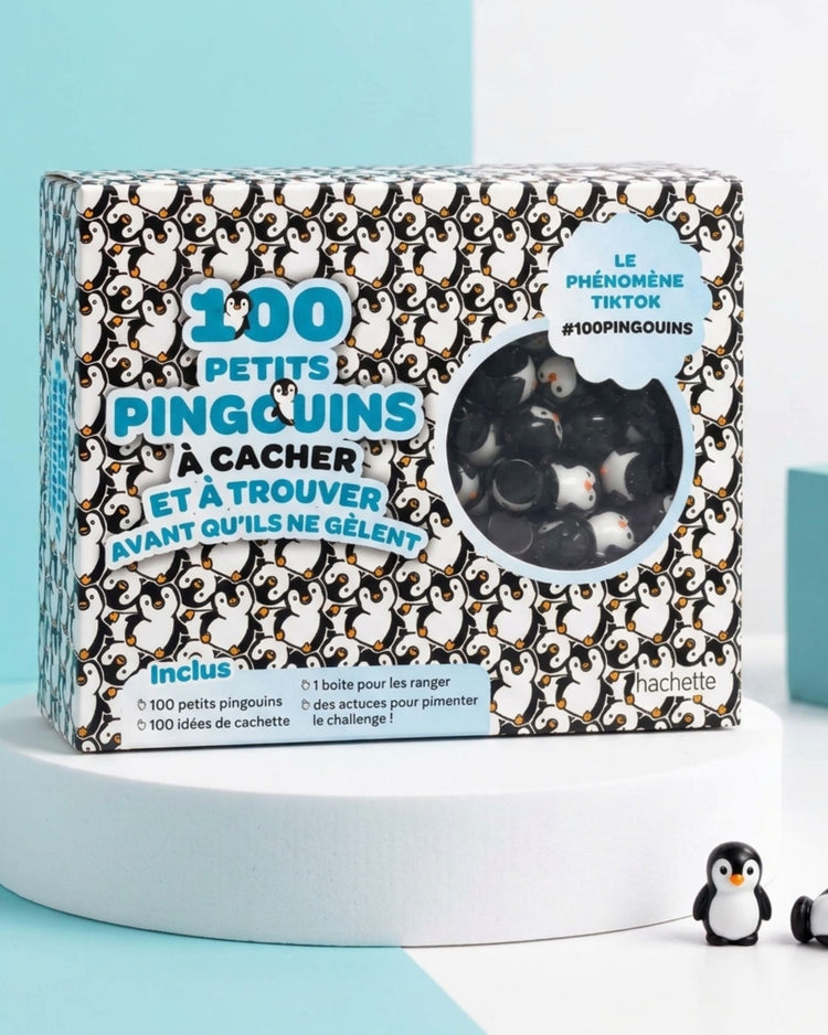 Vue rapprochée de petits pingouins en plastique colorés