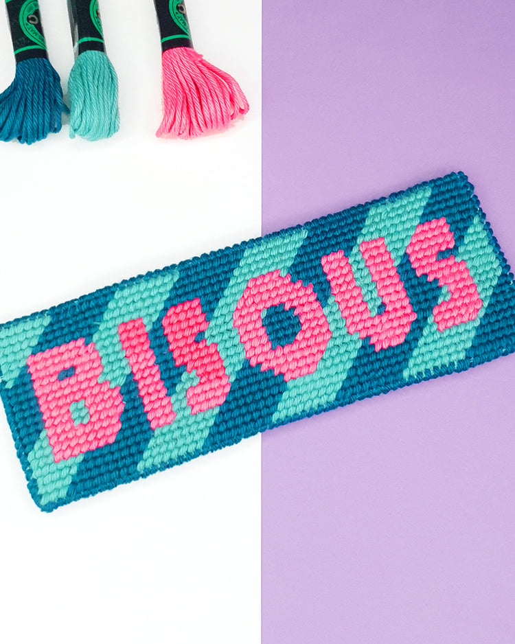 Marque-page à broder avec motif zébré et message 'Bisous