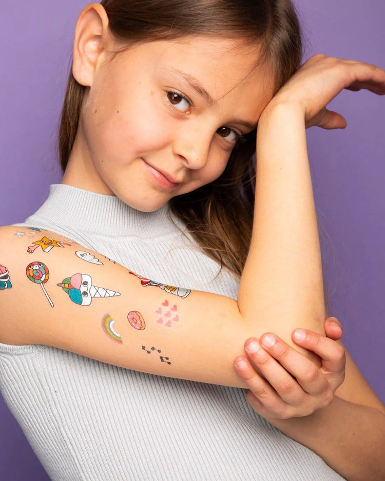 Tatouages éphémères licorne avec motifs colorés et joyeux