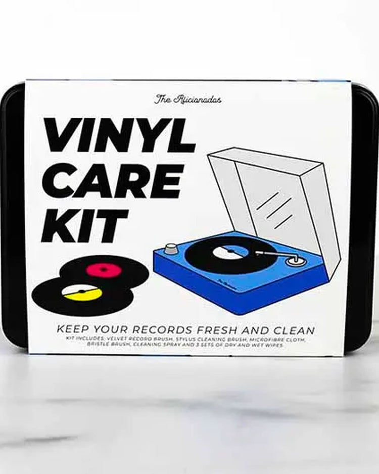 Kit de nettoyage vinyle avec brosse et solution, vue de dessus