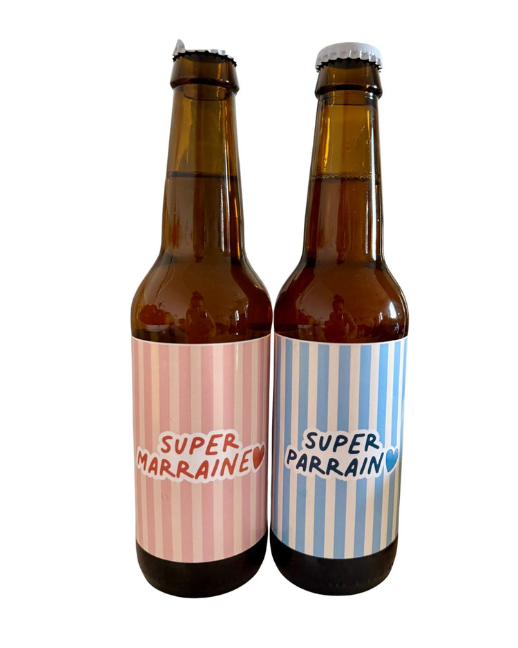 Bière Super Marraine avec mousse généreuse sur le dessus