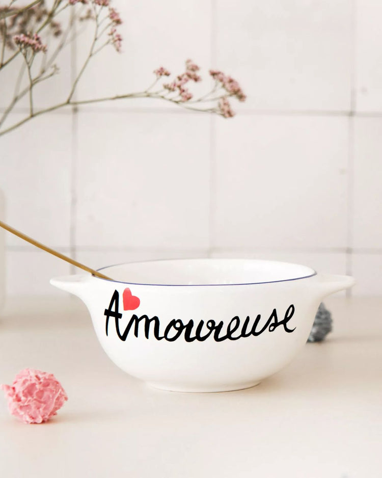 Bol breton vintage avec message d'amour en gros plan