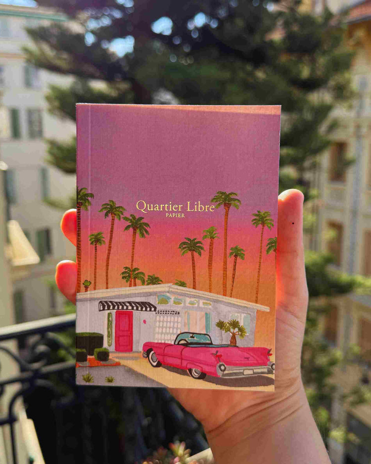 Carnet Palm Spring avec motif de palmiers sur la couverture