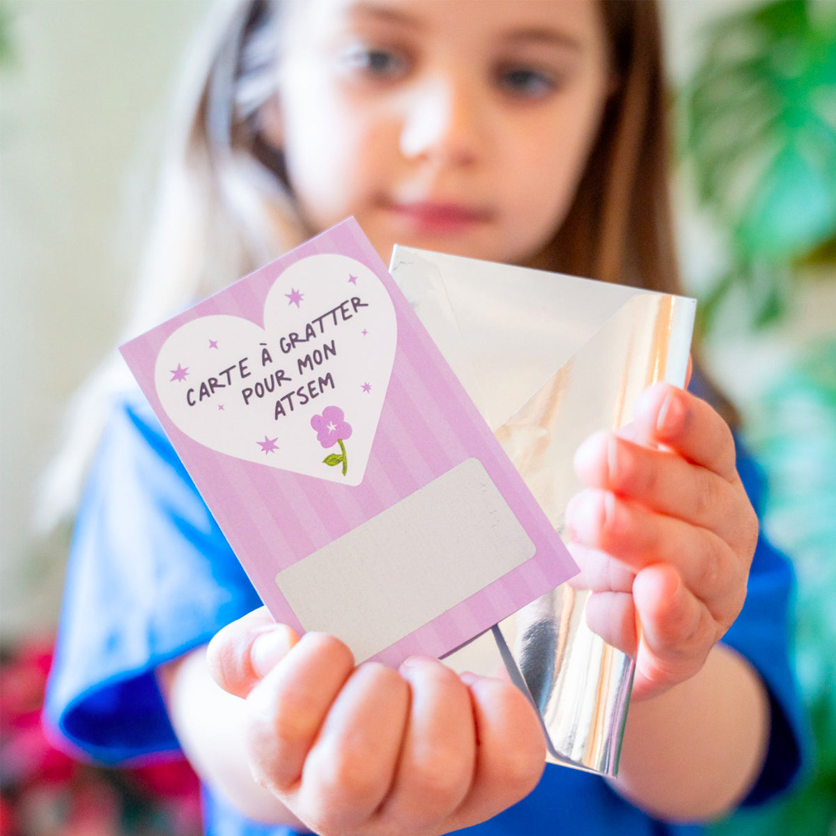 Carte à gratter avec design coloré et message de remerciement