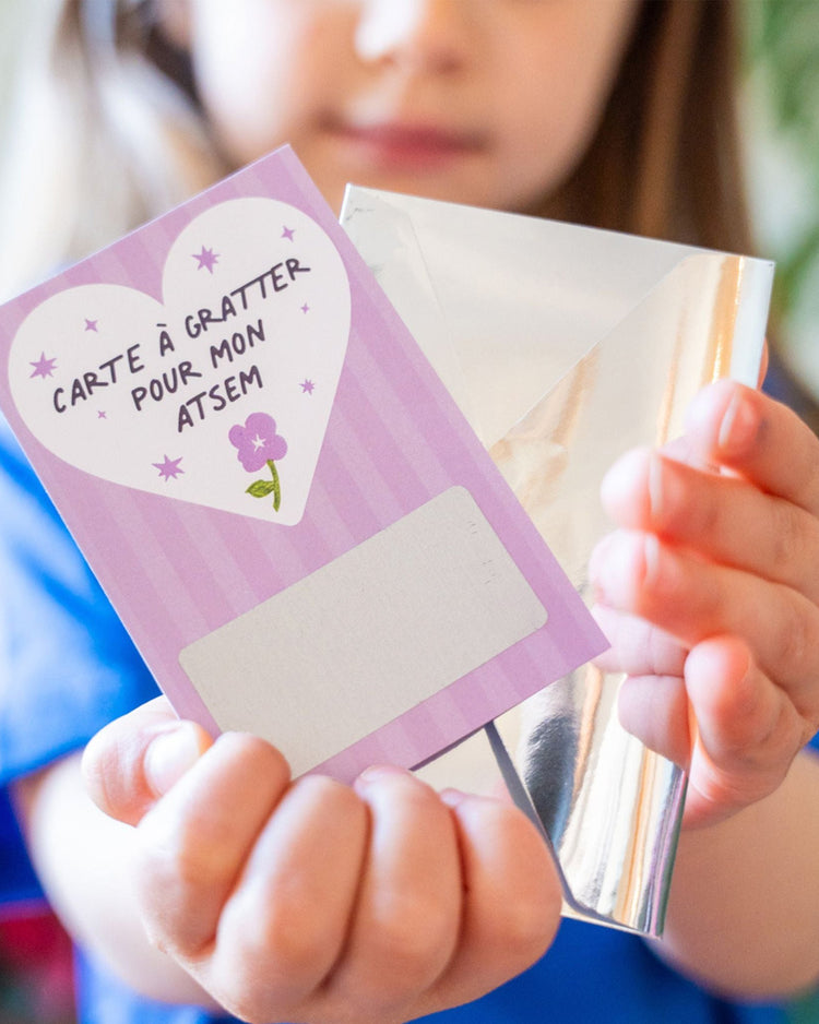 Carte à gratter avec message caché pour remercier l'Atsem