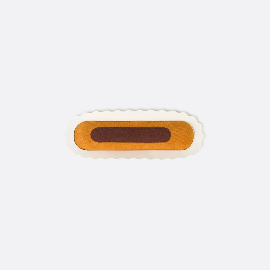 Chaussettes chocolat en forme d'éclair, vue de dessus.