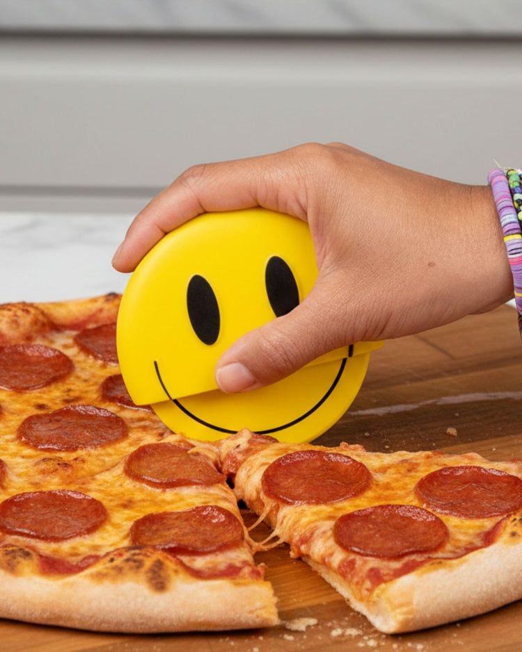 Coupe-pizza Smile avec un design amusant et une poignée ergonomique