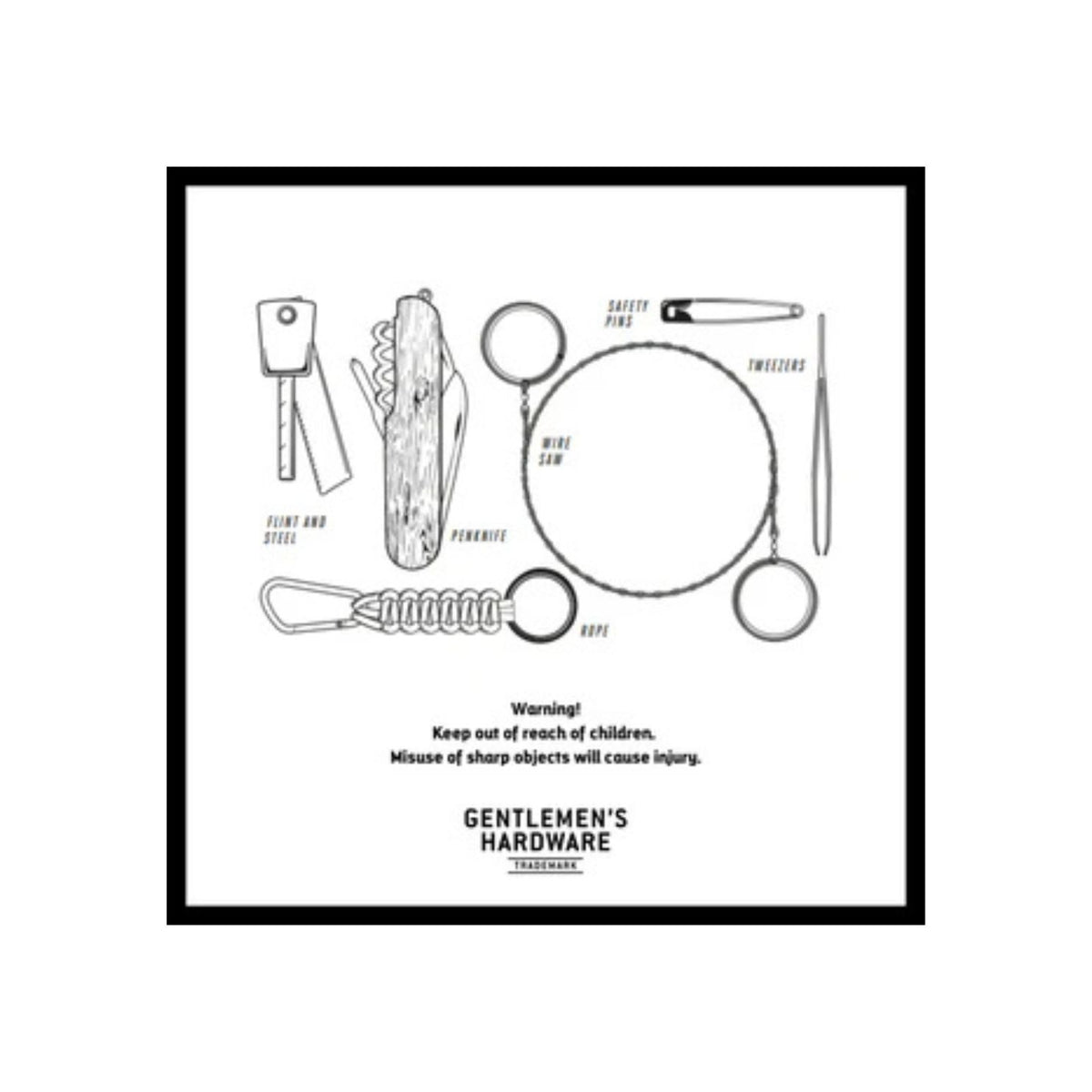 Kit de survie avec outils variés sur fond naturel