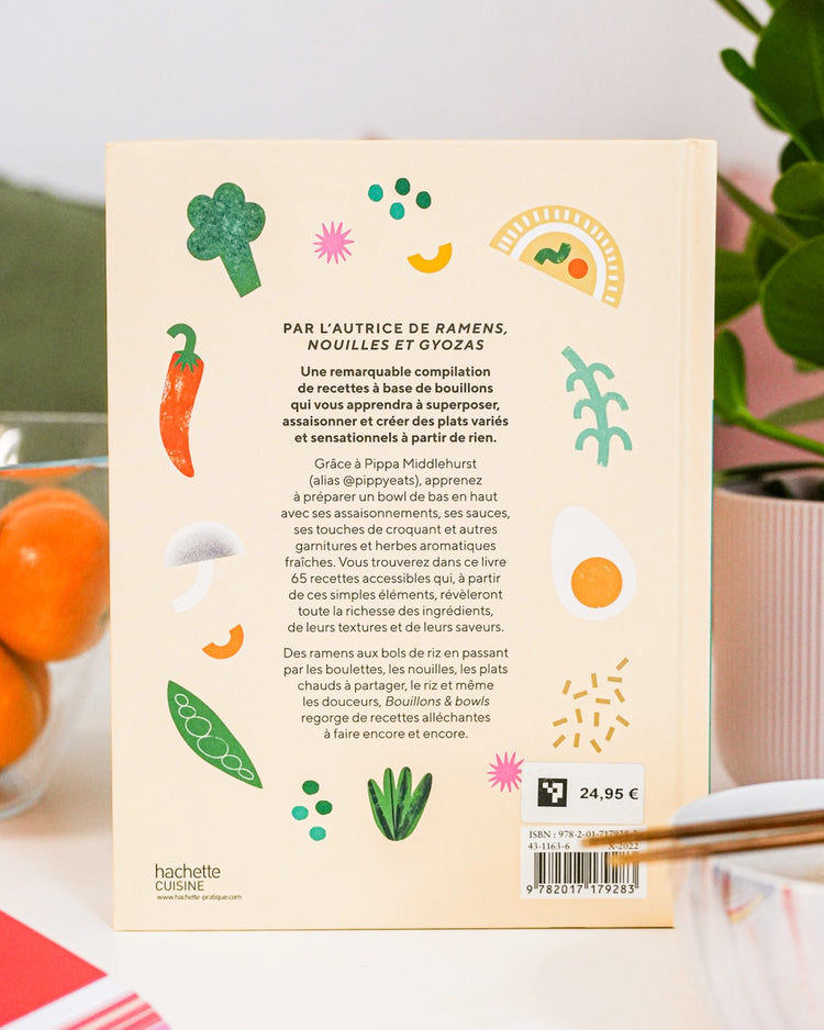 Livre de recettes avec une couverture illustrée de bols colorés.