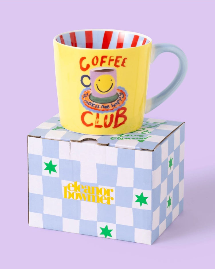Mug Coffee Club avec message coloré sur fond blanc