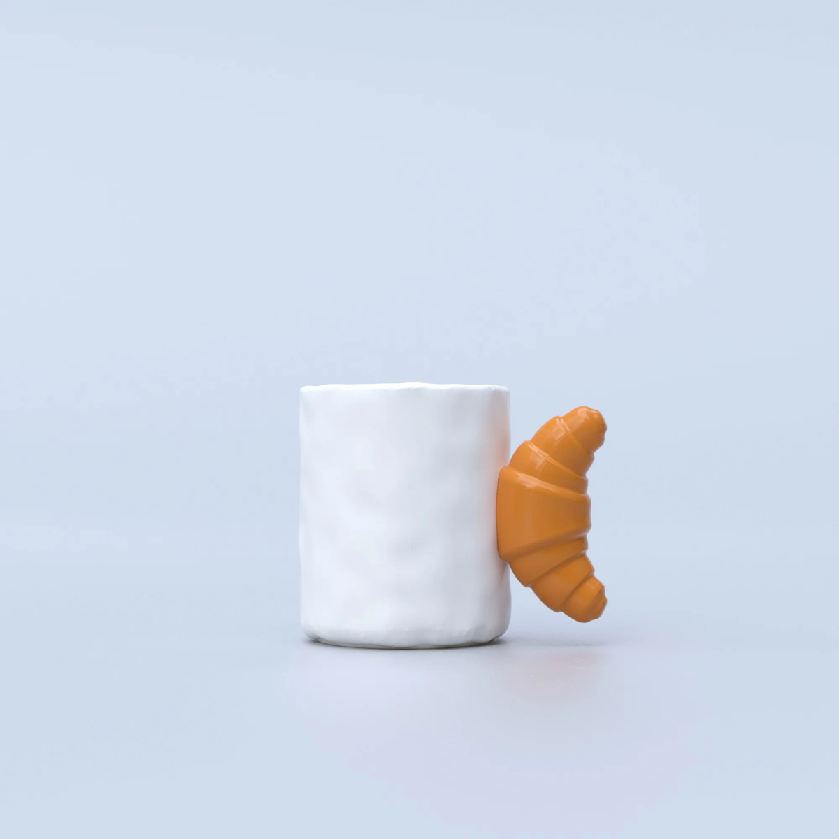 Mug avec poignée en forme de croissant, vue de côté.