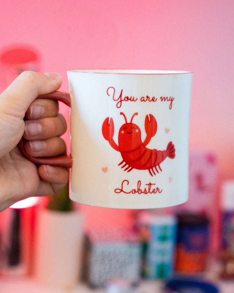 Mug avec motif homard, angle légèrement incliné