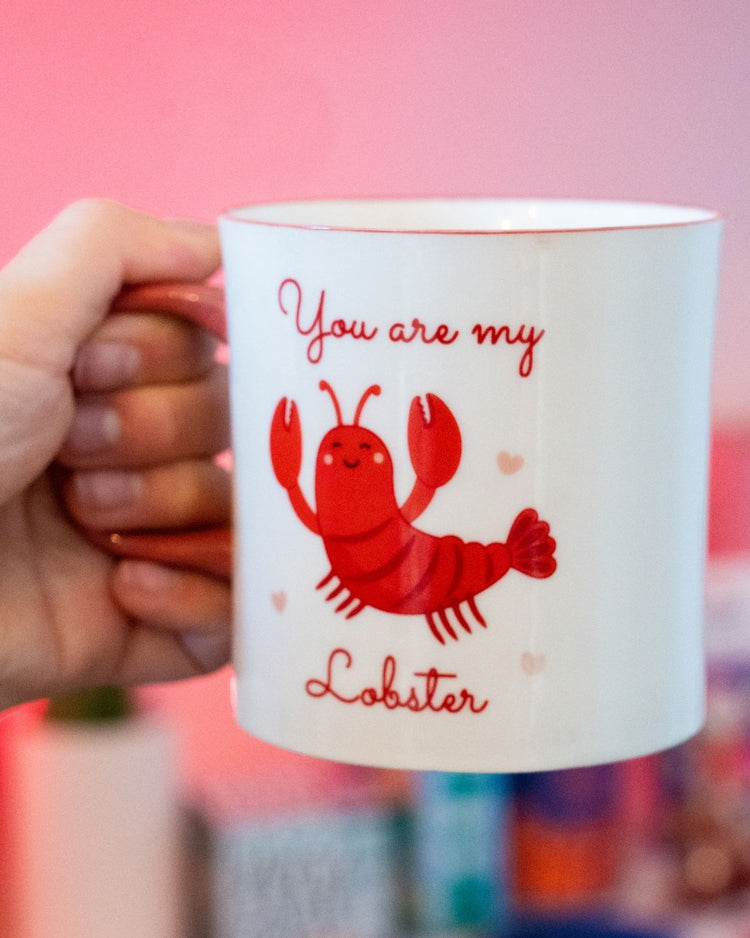 Mug avec motif homard, angle légèrement incliné