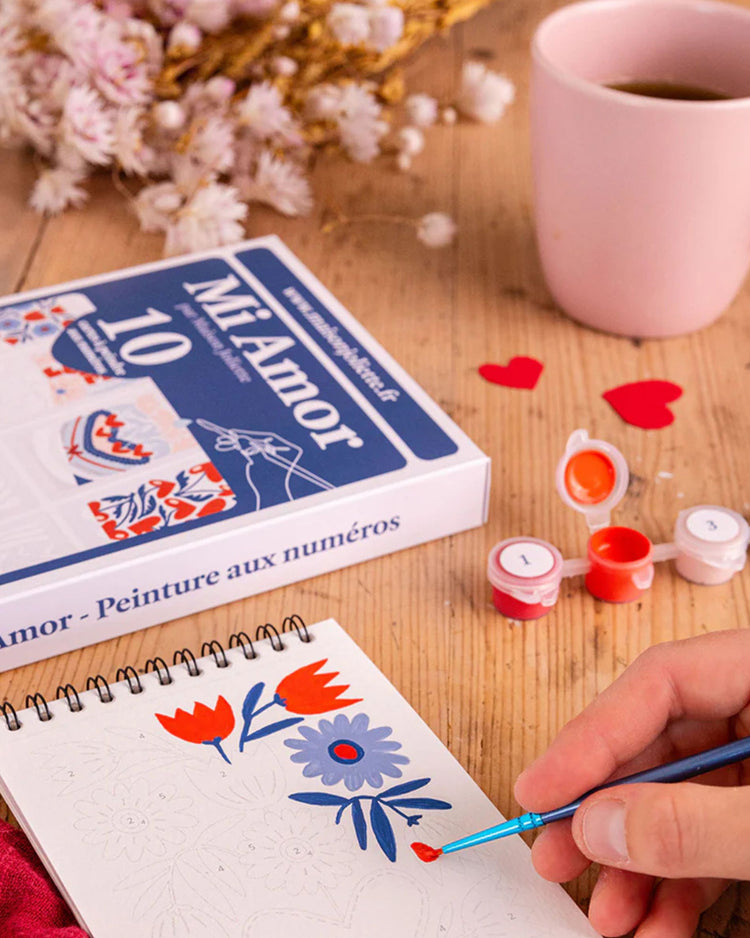 Cartes à peindre Mi Amour avec motifs d'amour colorés.