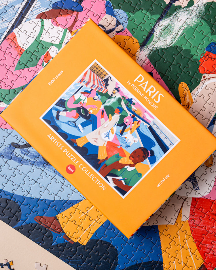 Puzzle représentant la Tour Eiffel avec des détails colorés.