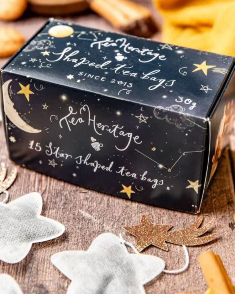 Coffret de 15 thés en forme d'étoiles sur fond clair.