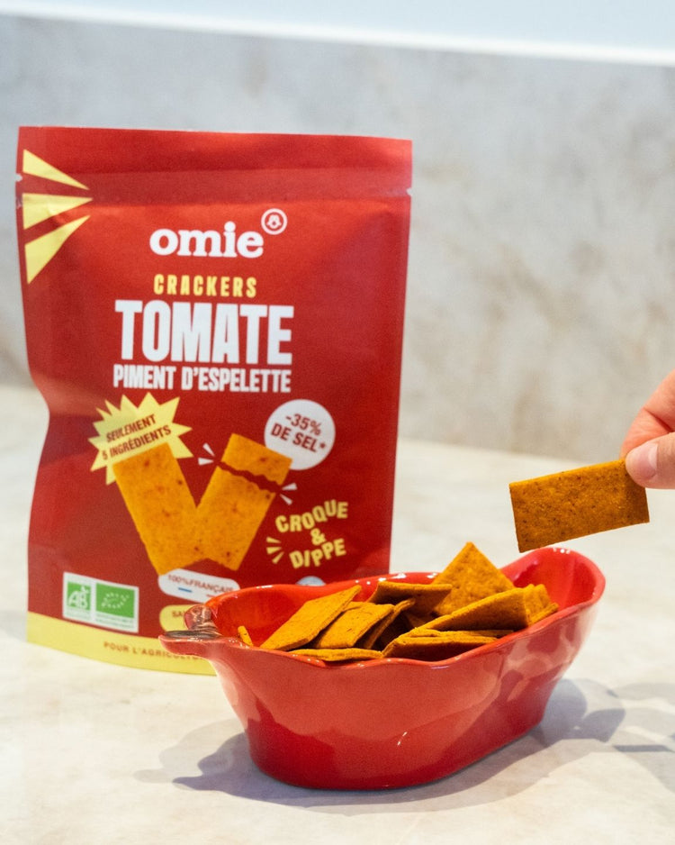 Crackers bio à la tomate avec texture croustillante