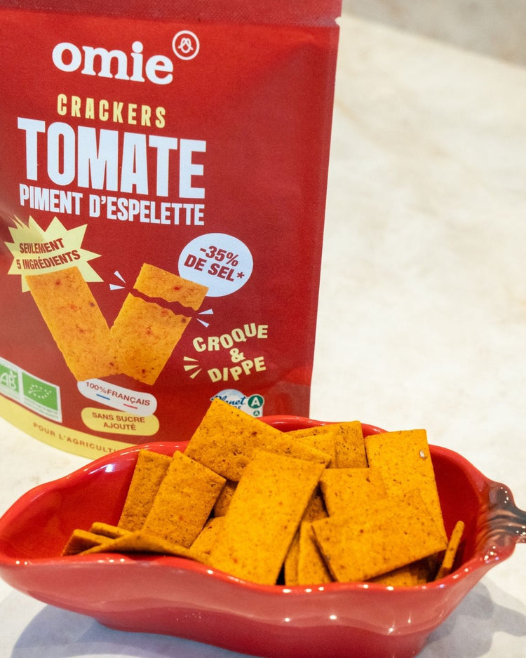Crackers bio à la tomate avec texture croustillante