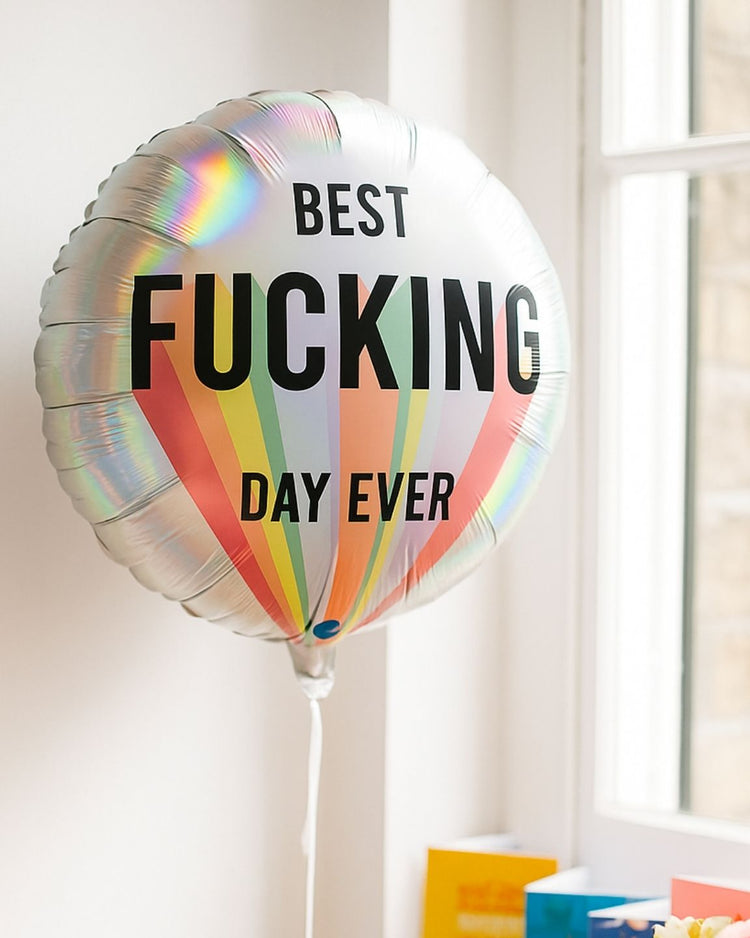 Ballon festif avec inscription 'Best Fucking Day Ever' en gros plan