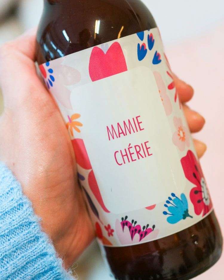 Bière Mamie Chérie avec étiquette colorée et design vintage