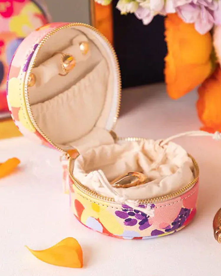 Boîte à bijoux avec motif floral sur le couvercle
