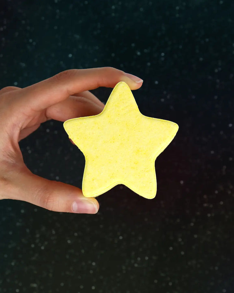 Bombe de bain dorée 'You're a star' avec texture pétillante