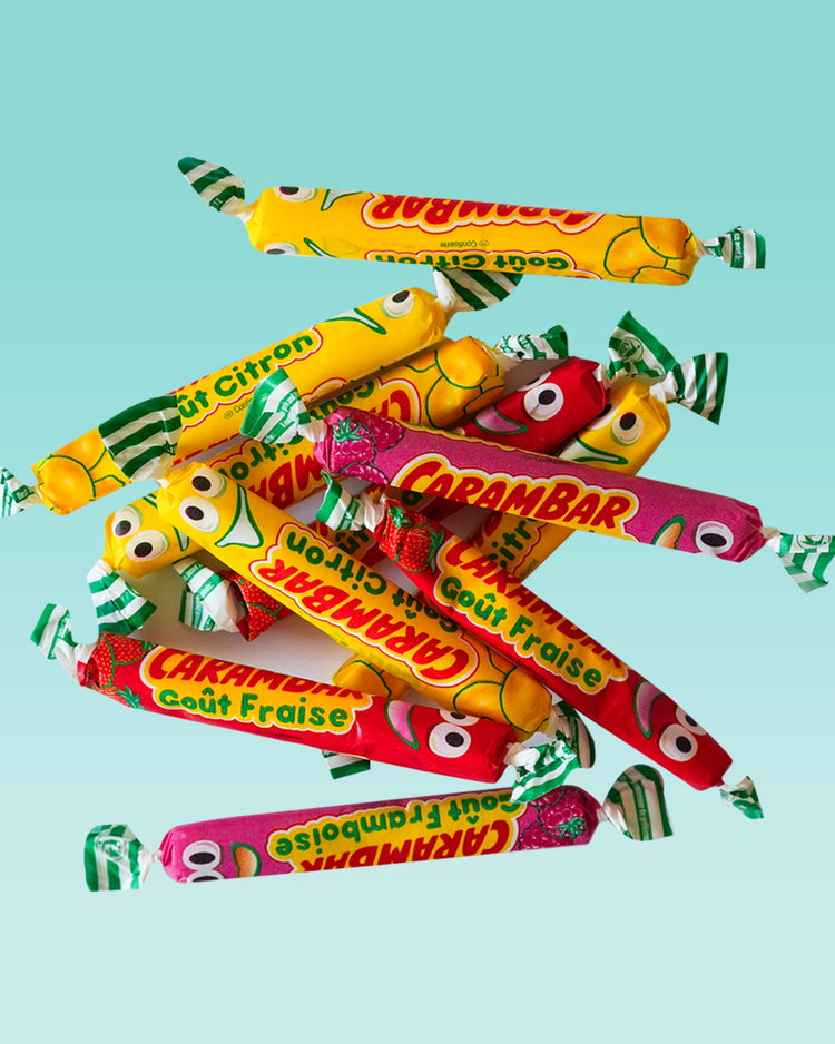 Emballage coloré de Carambars Fruits avec motifs fruités