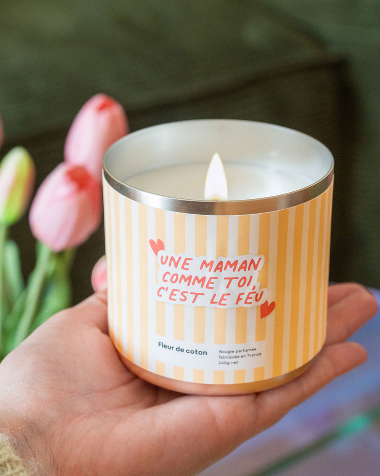Bougie avec message pour maman, vue de face, parfum fleur de coton.