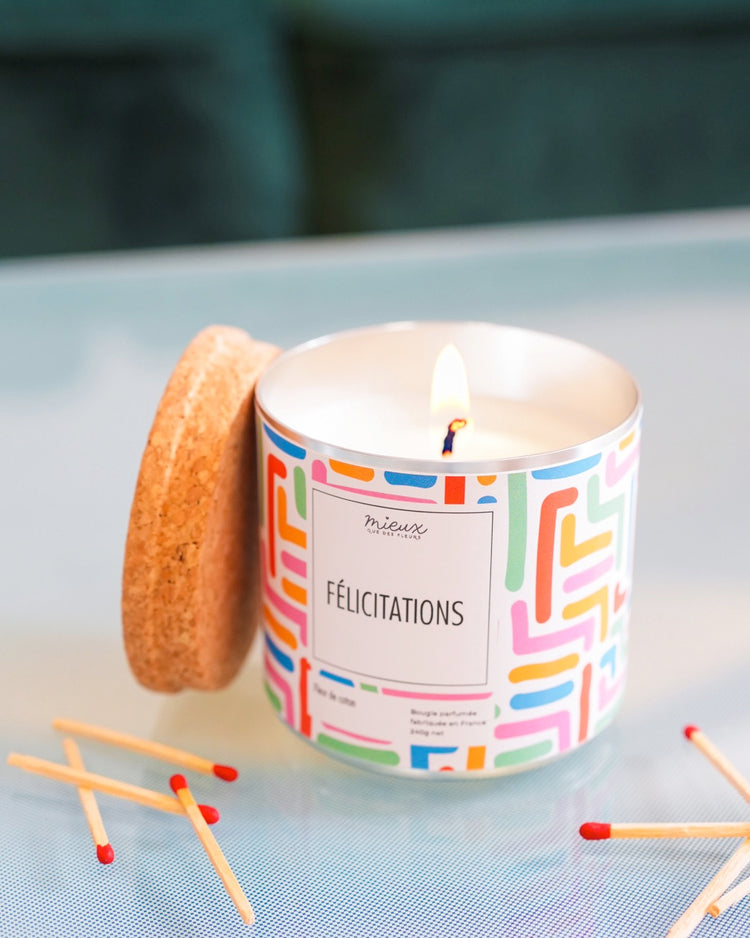 Bougie à message avec motif floral sur le verre