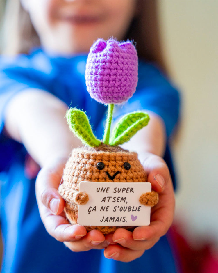 Tulipe lila avec message pour Atsem, vue de face
