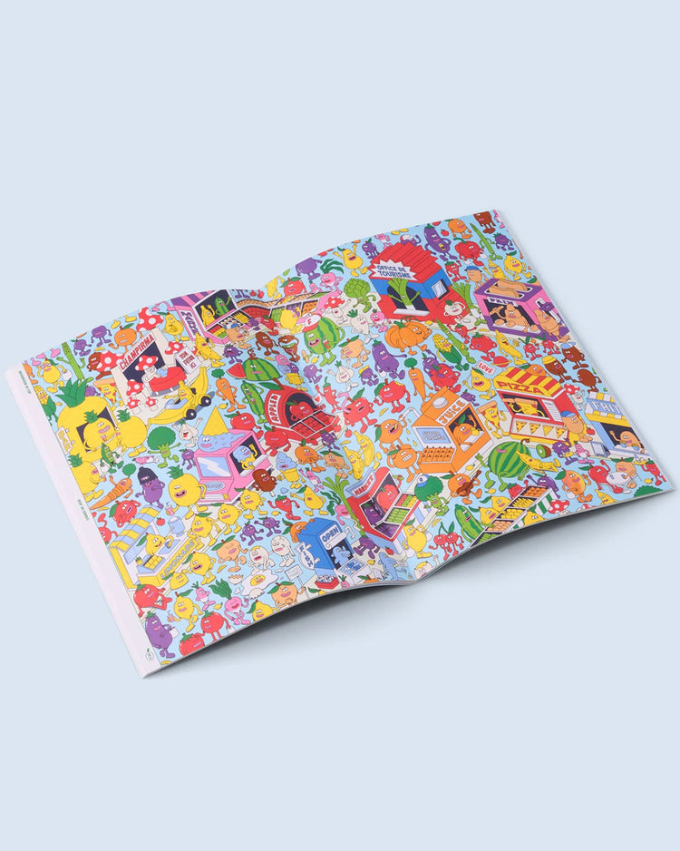 Cahier de jeux ouvert montrant des pages remplies de défis