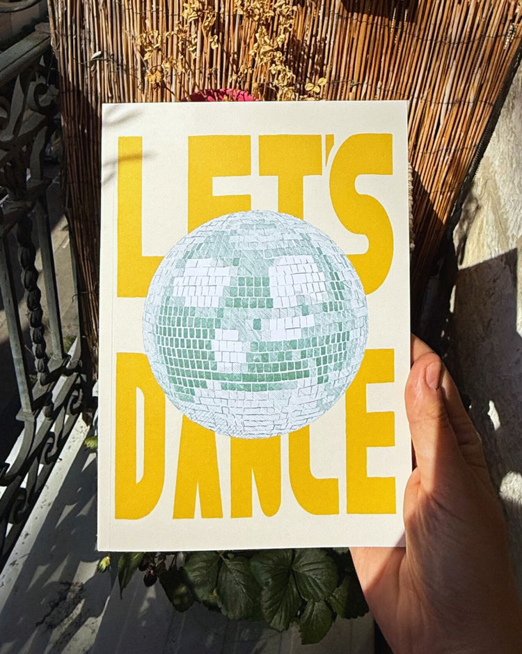 Carnet Let's Dance avec motif de boule à facettes colorée.