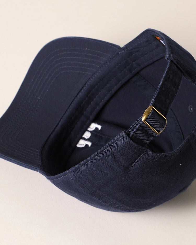 Casquette Dad brodée avec un design simple et élégant