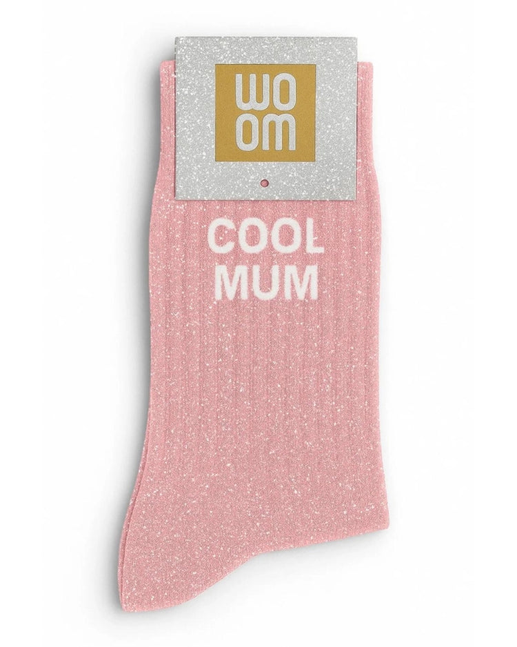 Chaussettes à paillettes avec motif 'Cool Mum' en gros plan