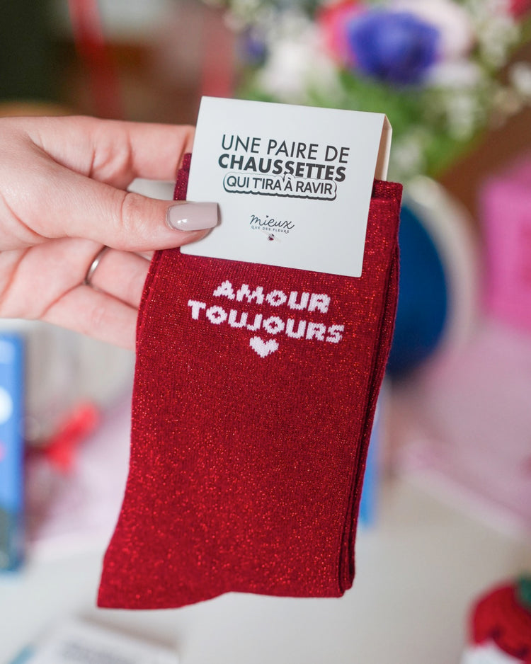 Chaussettes rouges à paillettes avec inscription 'Amour toujours'