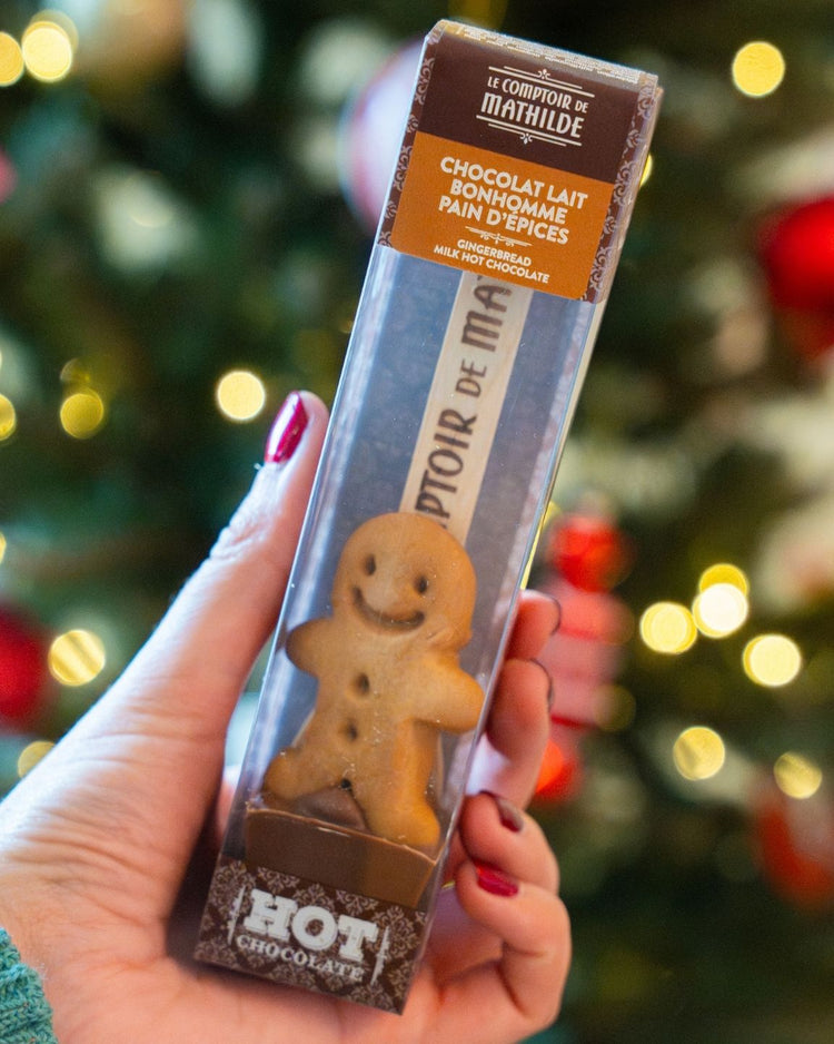 Cuillère en chocolat en forme de bonhomme de Noël sur fond clair