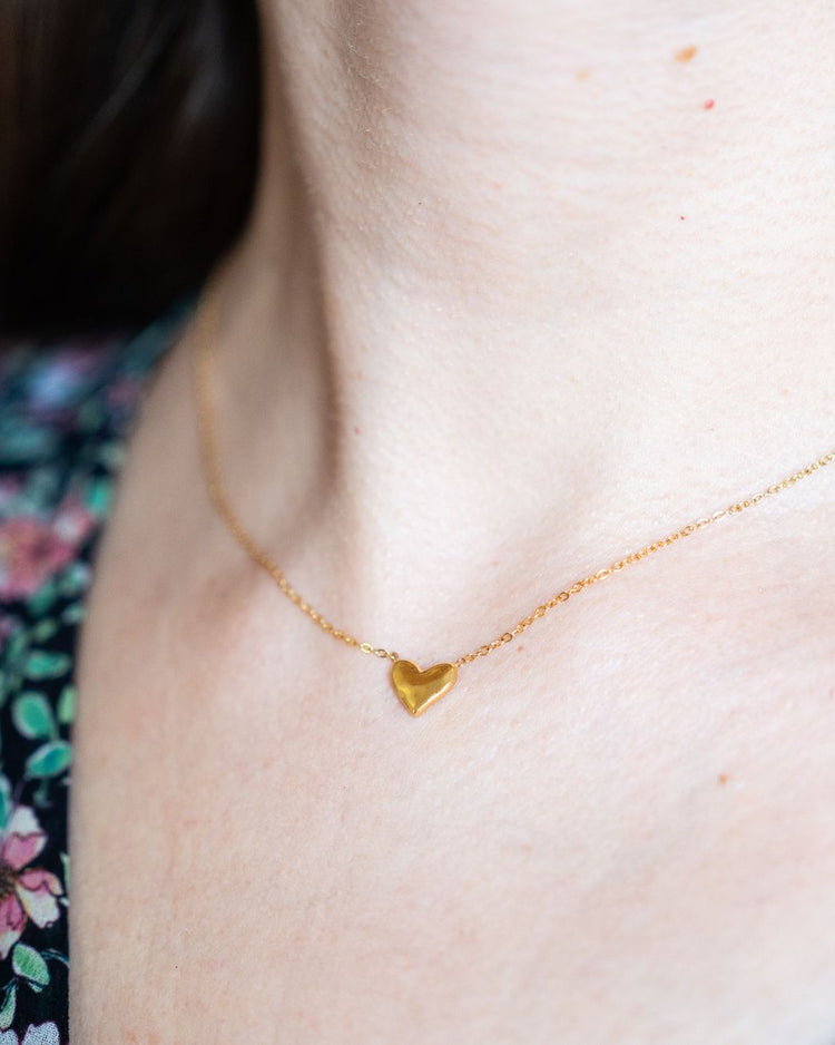 Collier en acier inoxydable avec pendentif cœur doré martelé