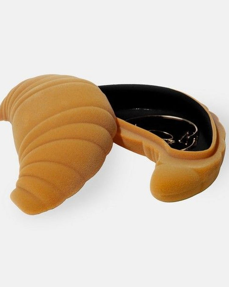 Boîte à bijoux en croissant avec texture douce et élégante