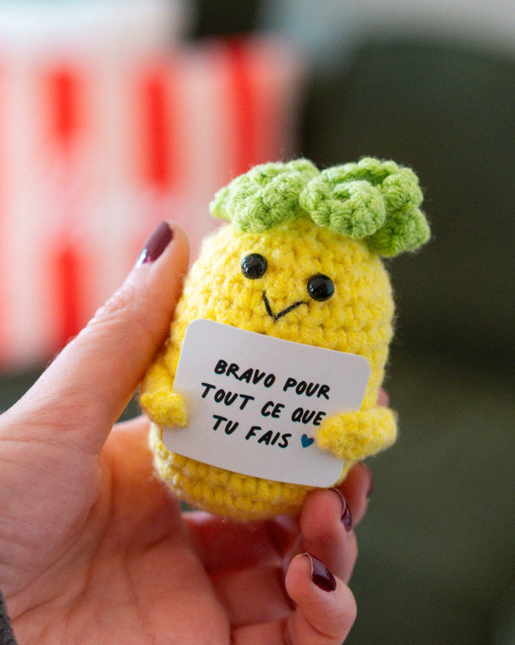 Peluche épi de maïs en crochet avec message motivant.