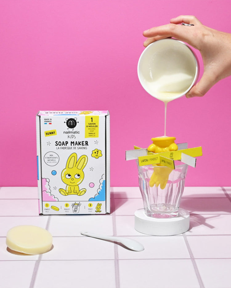 Kit DIY pour fabriquer un savon en forme de lapin.