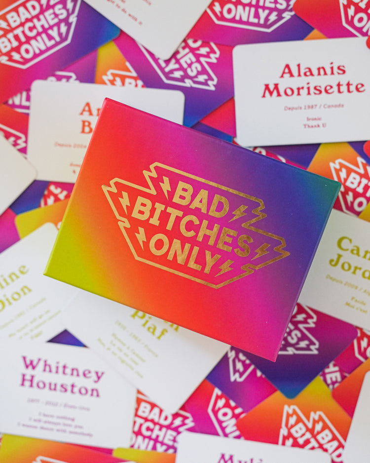 Boîte du jeu Bad Bitches Only avec design coloré et audacieux.