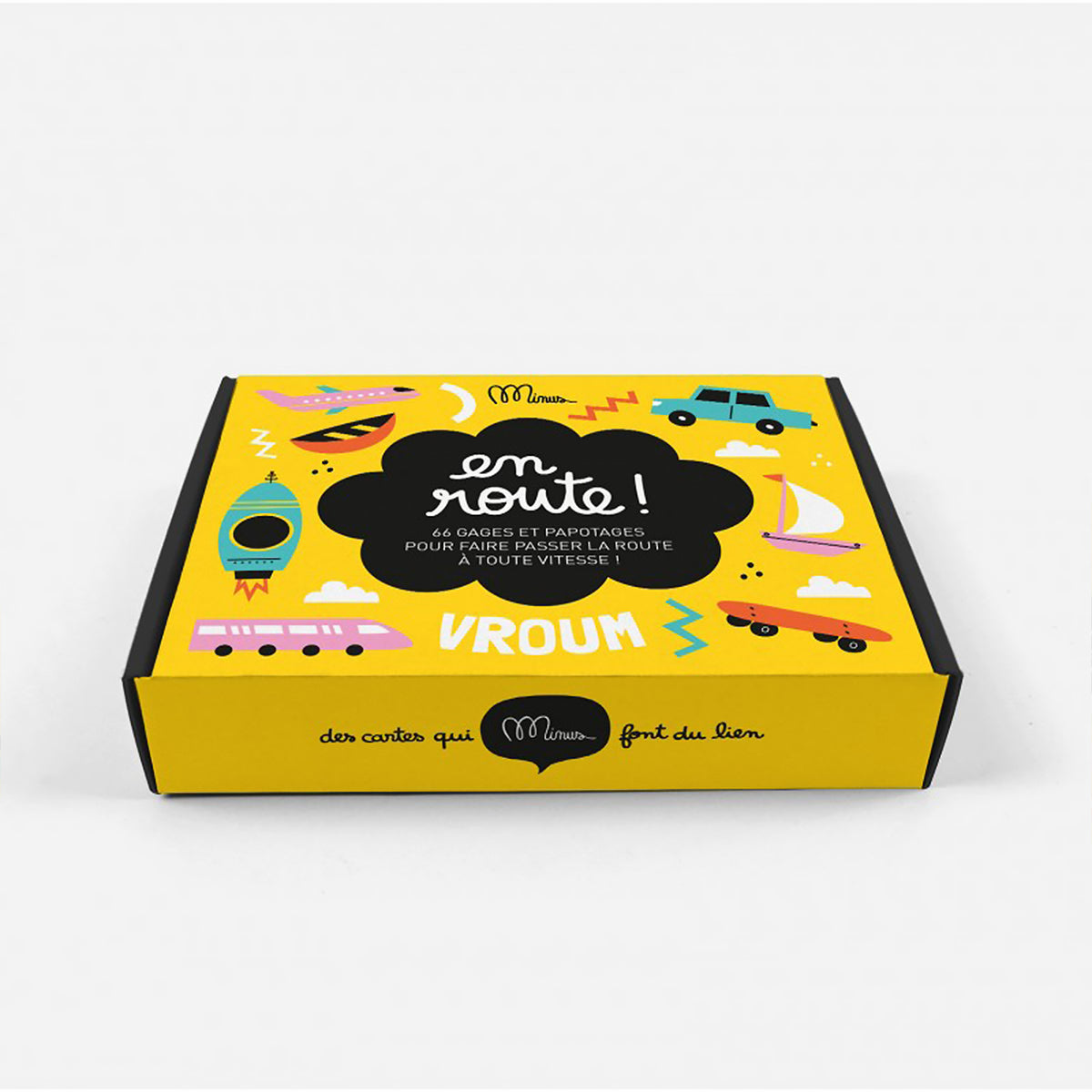 Boîte du jeu En route! avec illustrations colorées et joyeuses.