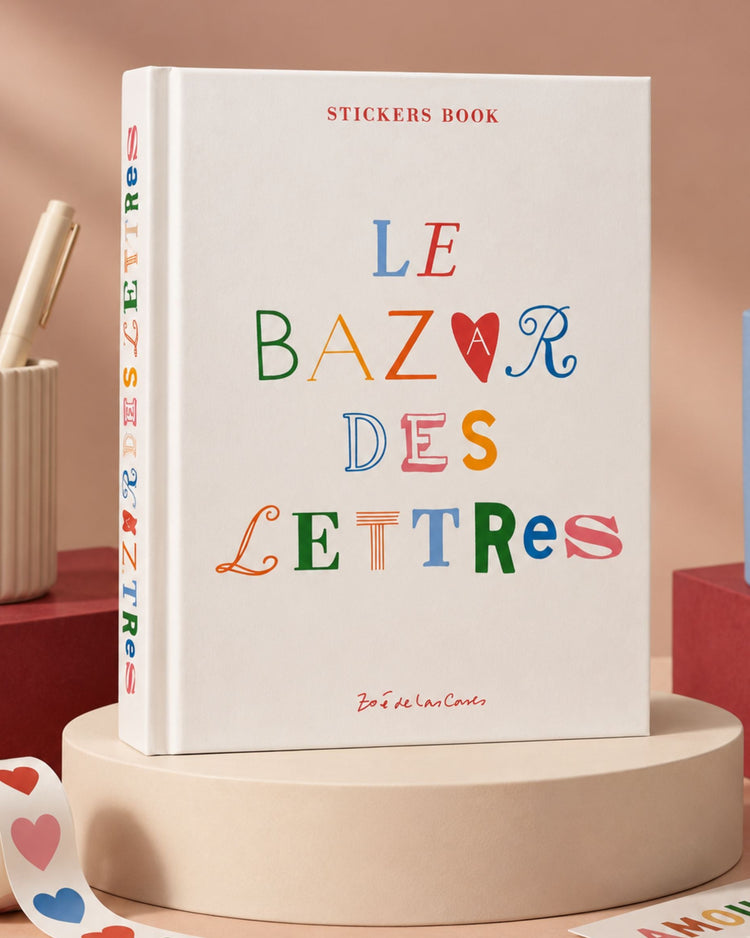 Livre de stickers avec alphabets colorés et motifs variés