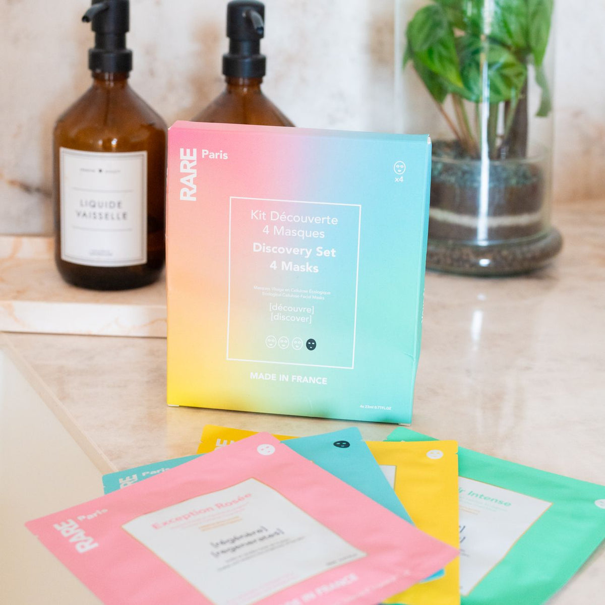 Coffret de 4 masques en tissu RARE Paris sur fond clair.