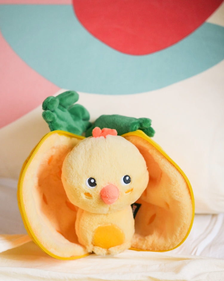 Peluche Nuggets le Poussin avec texture douce et détails d'ananas.