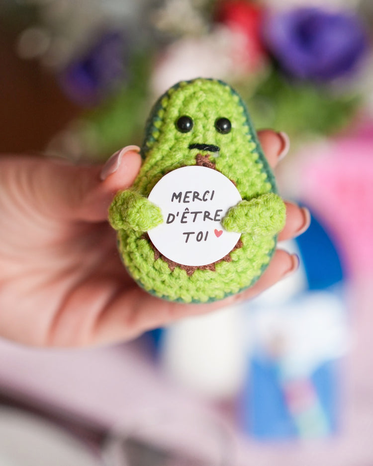 Pancarte en forme d'avocat avec message doux en crochet