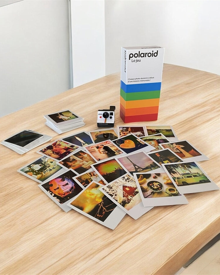 Boîte de Polaroid le jeu avec des illustrations colorées